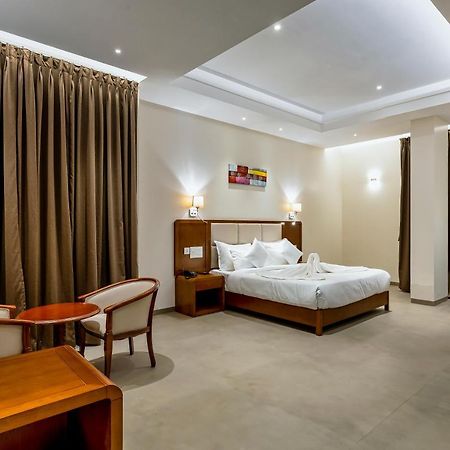 Grand Regal Hotel Chandoli Buitenkant foto