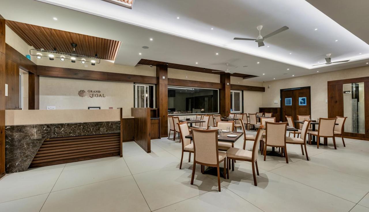 Grand Regal Hotel Chandoli Buitenkant foto