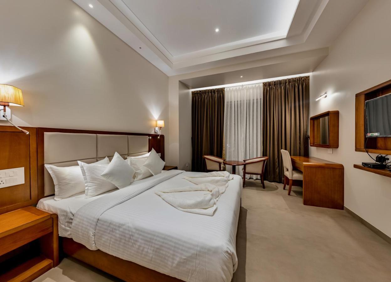 Grand Regal Hotel Chandoli Buitenkant foto
