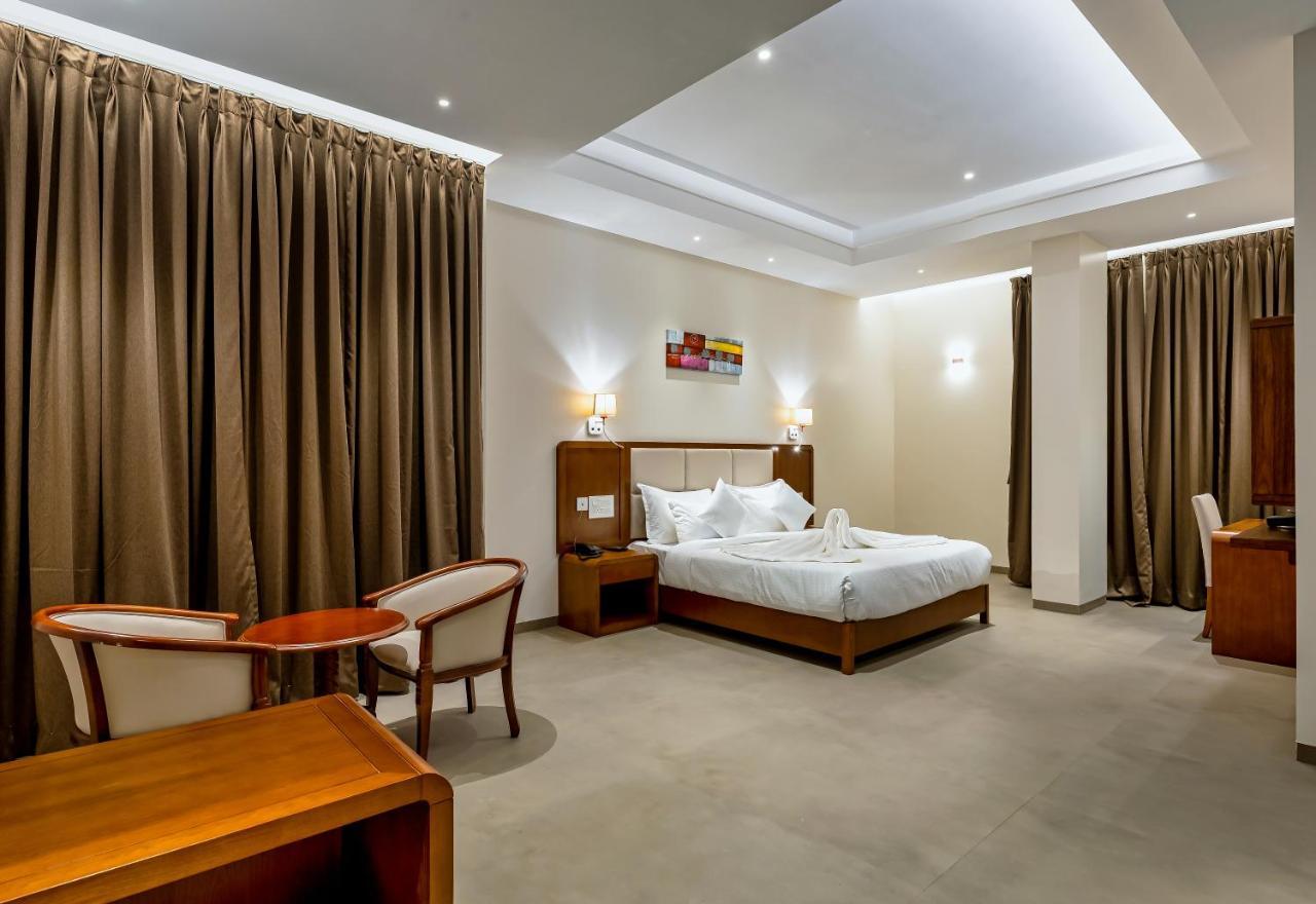 Grand Regal Hotel Chandoli Buitenkant foto